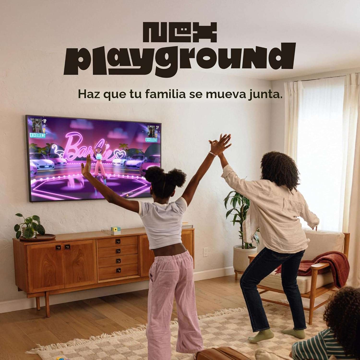 Consola de videojuegos Nex Playground con sensor de movimiento y cámara para niños conectada al televisor.