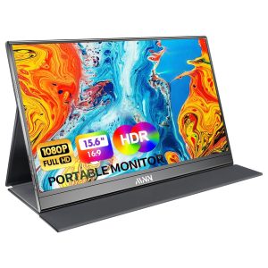 Monitor portatil de 15.6 pulgadas Full HD junto a un notebook y una consola de videojuegos en un escritorio.