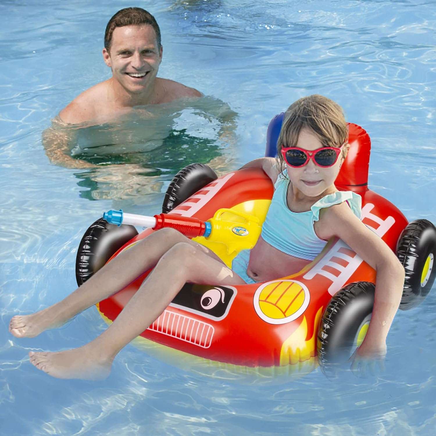 flotador de piscina para niños con cañón de agua y diseño de vehículo de bomberos o pirata