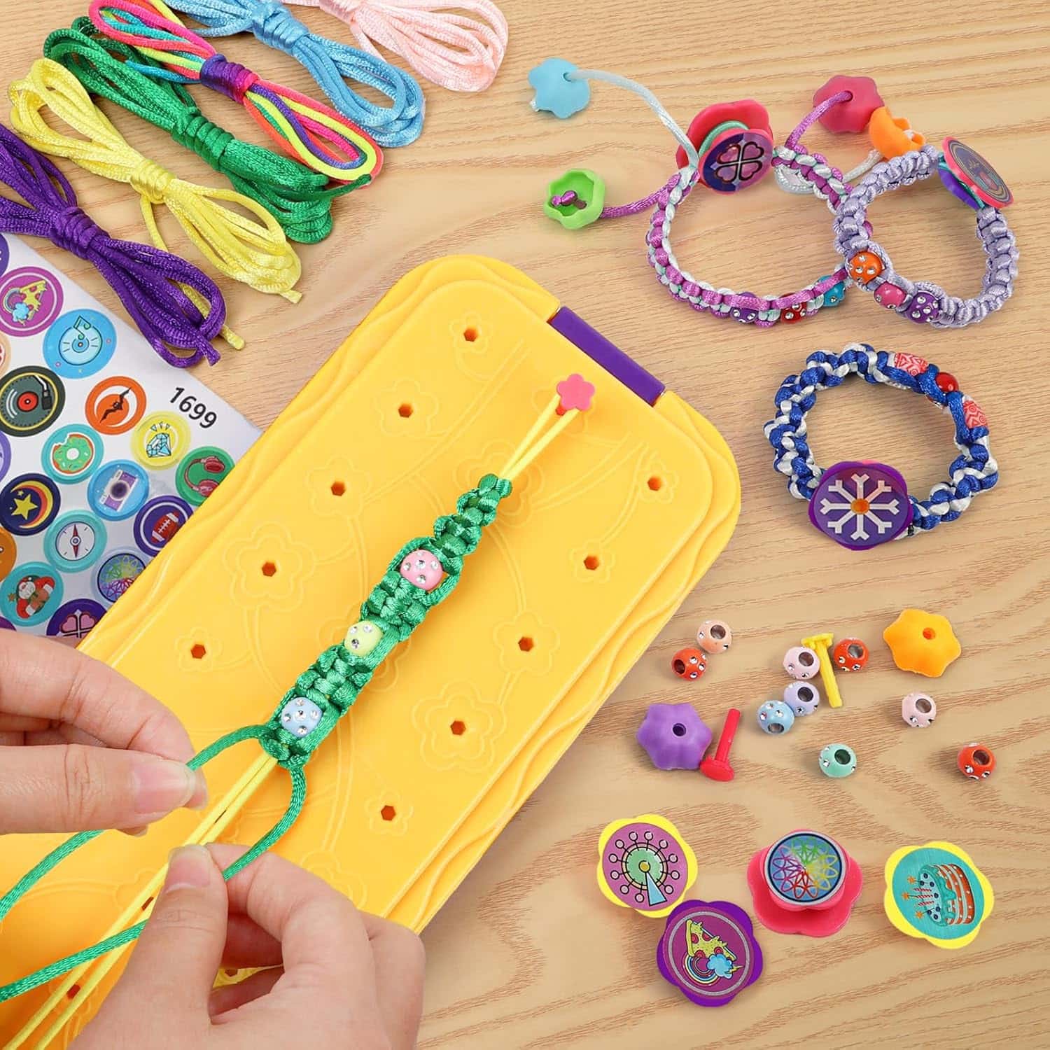 kit de fabricación de pulseras de la amistad con cuentas y calcomanías de moda para niñas