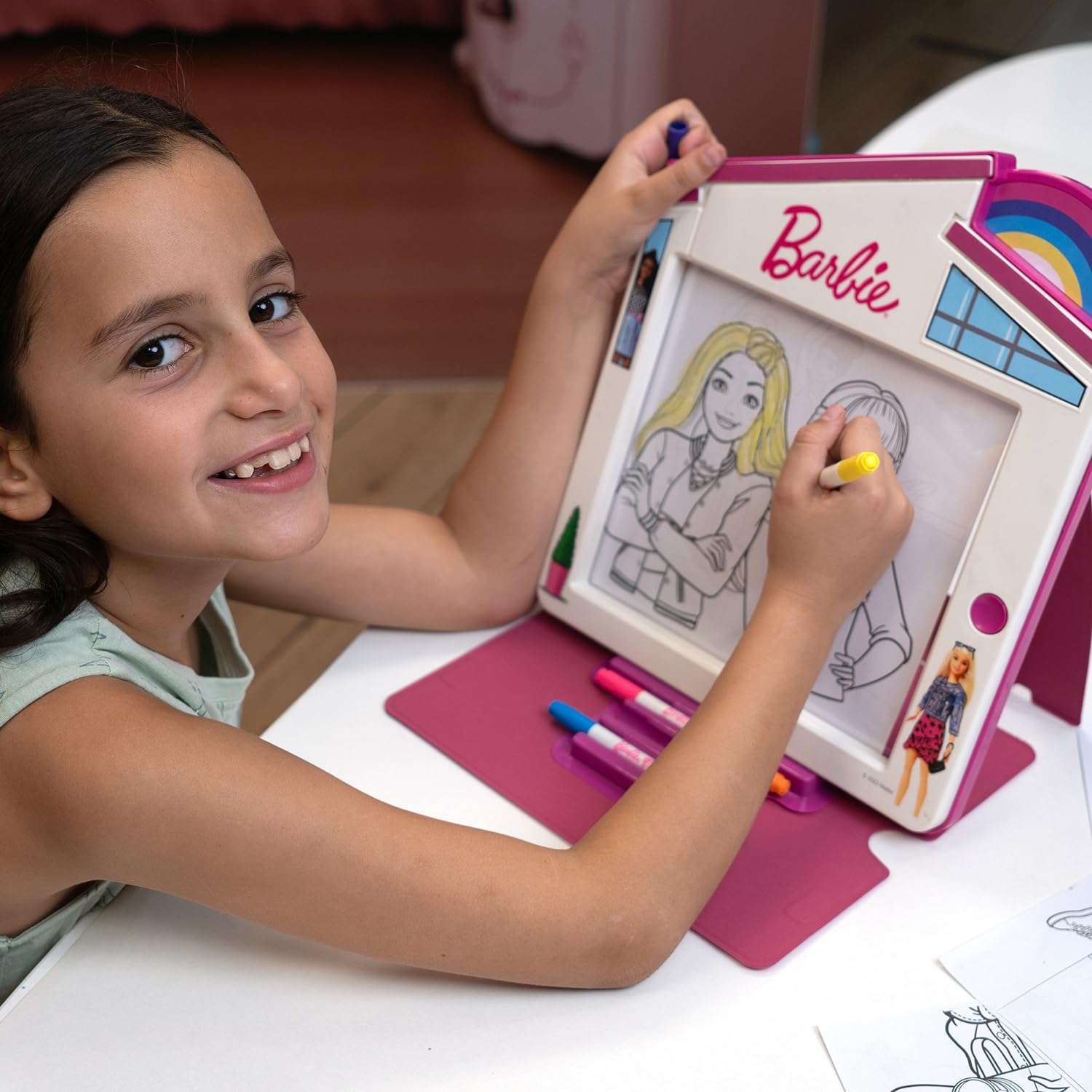 pizarrón de dibujo LED de barbie con luz, estuche de caballete y accesorios